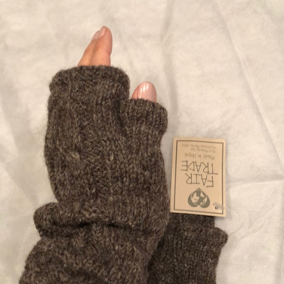 NWT brown fleece lined fingerless gloves - Picture 4 of 8